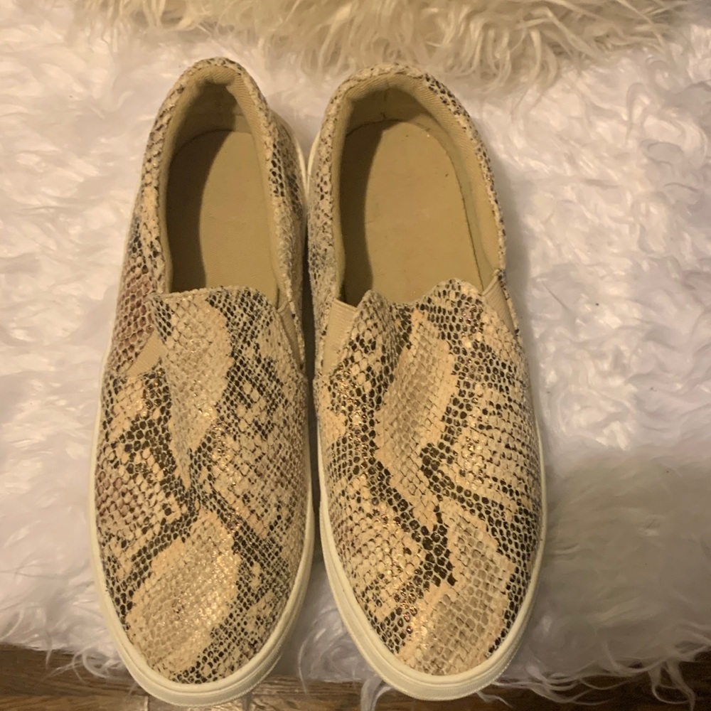 Women's Snakeskin Pattern Slip-On Sneakers